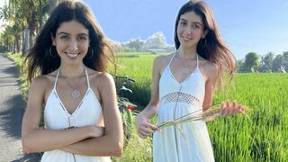 Mignon riz-conduit fille aime travailler avec le sexe à la place