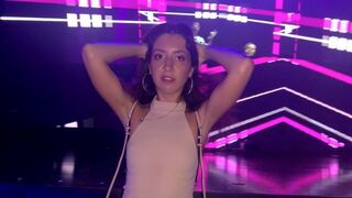 Club en wc baise une étudiante fille dans chaque trou