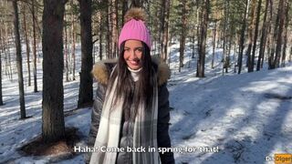 Fille perdue dans les bois - baise sauvage avec joie