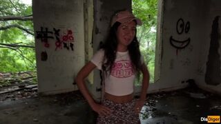 Adolescent perdu dans une vieille maison