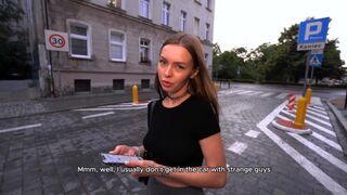 Sur la rue a découvert la beauté qui m'a suivi directement dans mon lit
