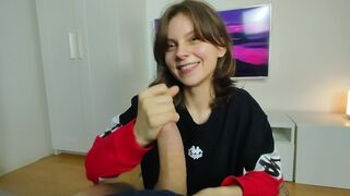 Adolescent amateur chienne cinglée sélection face à face - bouche chaude spritzing et jouer avec votre cul!