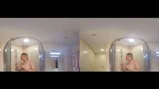 Douche chaude avec une maman chaude dans 180r