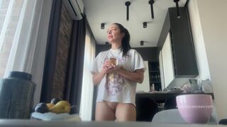 Sexy fit propre et baise sans culotte brune