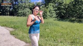 La mère sexy de mon ami m'a séduit pour une longue baise