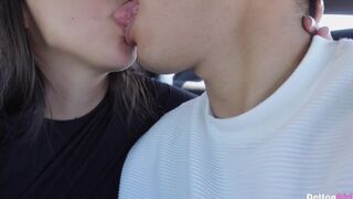Baise une belle fille dans une voiture, son cul est incroyable !