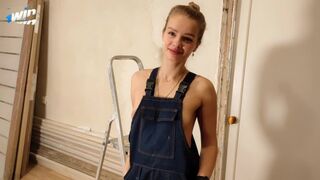 J'ai baisé le travailleur parce qu'il n'a pas fait le travail à temps, et je suis venu à son visage