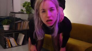 Un désir chaud ! Baise à travers collants déchirés, pied de pied, spritzing, pleine gamme - danse de quarantaine