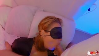 Je vais surprendre ma belle-fille au lit et baiser sa bouche