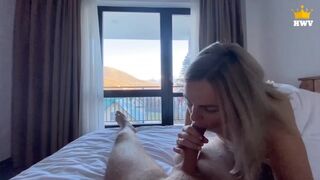 Je suis allé chercher de l'aide à mon voisin, mais ma bouche était pleine et ma chatte était baisée