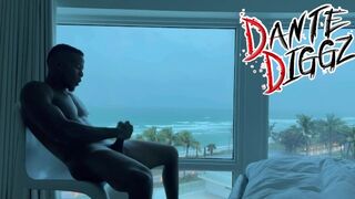 Dans le temps de l'ouragan, baise solitaire sur la plage sud