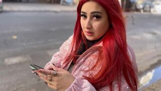 Hot Latina fille partage son petit avec un étranger et la baise dur