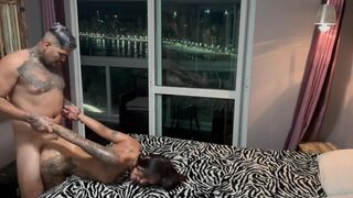 Le désir huilé - une putain de chatte excitée et glissante
