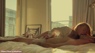 Équitation passive et orgasme brutal avec une belle chatte blonde