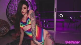 Gia _ Danse chaude de boulanger et masturbation sauvage sur webcam