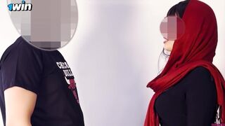 Les mamans arabes ne laisseront pas le voisin dormir, alors il l'appelle à baiser