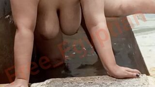 Sexe de nuit avec une femme égyptienne du village dans la salle de bain avec des gémissements bruyants