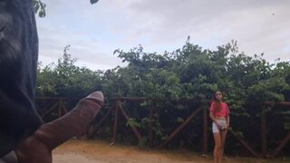 C'est risqué en public et une femme m'a attrapé !