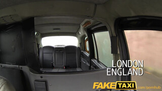 FakeTaxi - le danseur local du bar