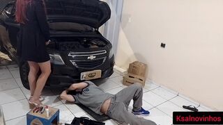 La dame de la voiture veut son mécanicien !
