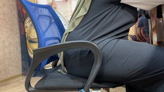 La femme arabe de mon amie a été excitée au travail et s'est baisée dans sa culotte