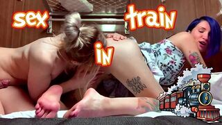 Trans fille baise sa copine dans le train jusqu'à ce que personne ne voit