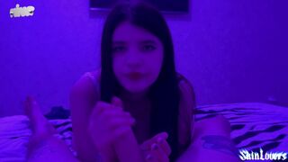 Le sexe sauvage dans néon lumière avec les amateurs d'adolescence