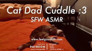 Le câlin d'un père de chat avec une vraie bombe de chat asmr