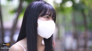Asiatique adolescent attaché et baisé