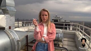 Hot salope presque avalé la bite dans la rue