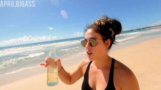 Il est sur une plage brésilienne qui déborde, trois litres en public à rio grande do nortei !