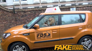 Fake Driving School - La fille rouge se fait baiser