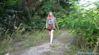Agent public - cette fille cherche son chien