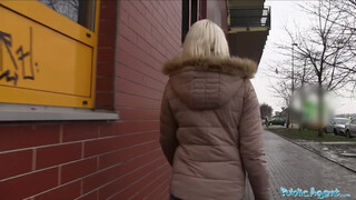 Agent public - Lucy Shine accepte de l'argent pour des relations sexuelles