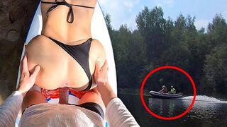 Ils nous ont vus - vraiment risqué dehors baise sur la rive avec des yeux pov