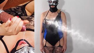 Une femme de robot sexuel télécommandée baise sur ma bite jusqu'à ce que je vienne dans sa bouche