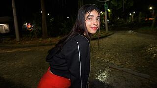 Public pick-up se termine dans un trio sauvage quand vous acceptez de anal