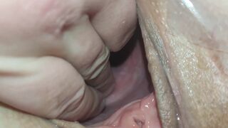 Grosse chatte avec pénétration profonde