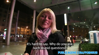 PublicAgent - Une blonde ramassée à la station-service