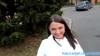 PublicAgent - Adolescente de 18 ans baisée dans un hôtel