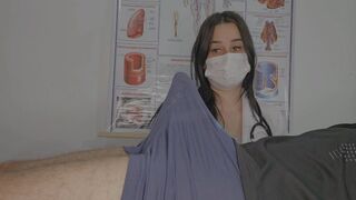 L'infirmière traite sa dysfonction érectile très dur