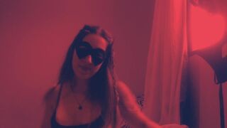 Adolescent cosplay fille se masturbe avec l'aide du professeur Deuxième partie