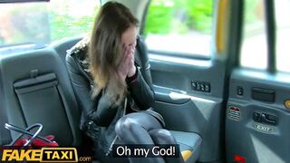 Votre mari m'a demandé de coucher avec sa femme comme cadeau - Faux Taxi Aventure