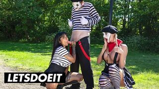 Sexy Street Mimes présente : Trois chaudes avec de gros seins et des queues énormes sur la chaîne LetsDoelt