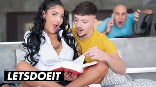 Jeune fille anglaise en anal est un professionnel sur LetsDoelt Channel