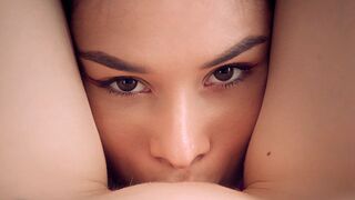 Hot lesbienne moments sur la chaîne Wow Girls - lécher deux filles chaudes chatte
