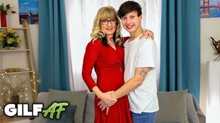 Mature Ella Black s'ouvre largement à son beau-fils sur Nookies Channel