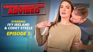 Ivy Ireland sauve le film avec des strip-teaseuses chaudes et du sexe sauvage dans le studio Wicked avec Codey Steele