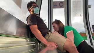 EmilyRose craint dans le métro