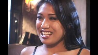 Audrey Hollander et la scène anale intense de Lyla Lei avec des filles asiatiques
